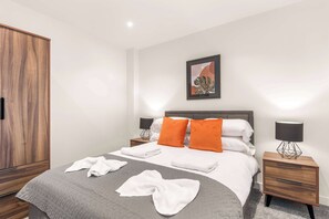 1 bedroom, desk, iron/ironing board, WiFi - Bright & Spacious 1 Bedroom Apartment in Leeds (Leeds)