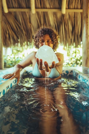 Deep-tissue massages, sports massages, massages on the beach, massages. El Encuentro Surf Lodge