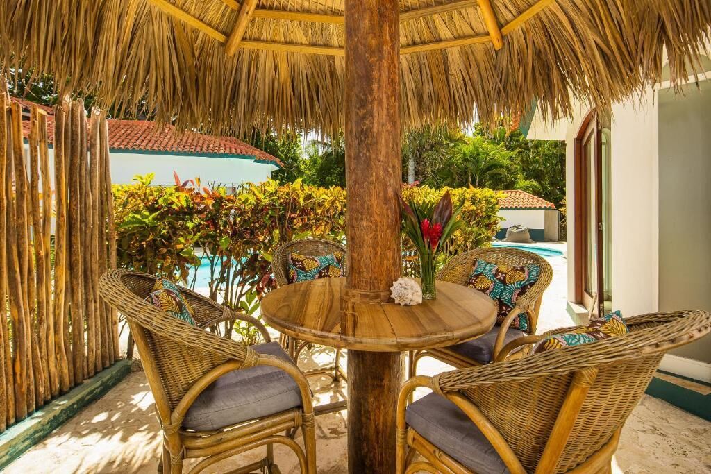 Bungalow, Garden View, Beachfront | Tempat makan luar