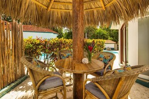 Outdoor dining - El Encuentro Surf Lodge (Cabarete)
