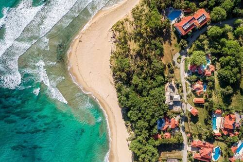 Plage à proximité, serviettes de plage, massages sur la plage