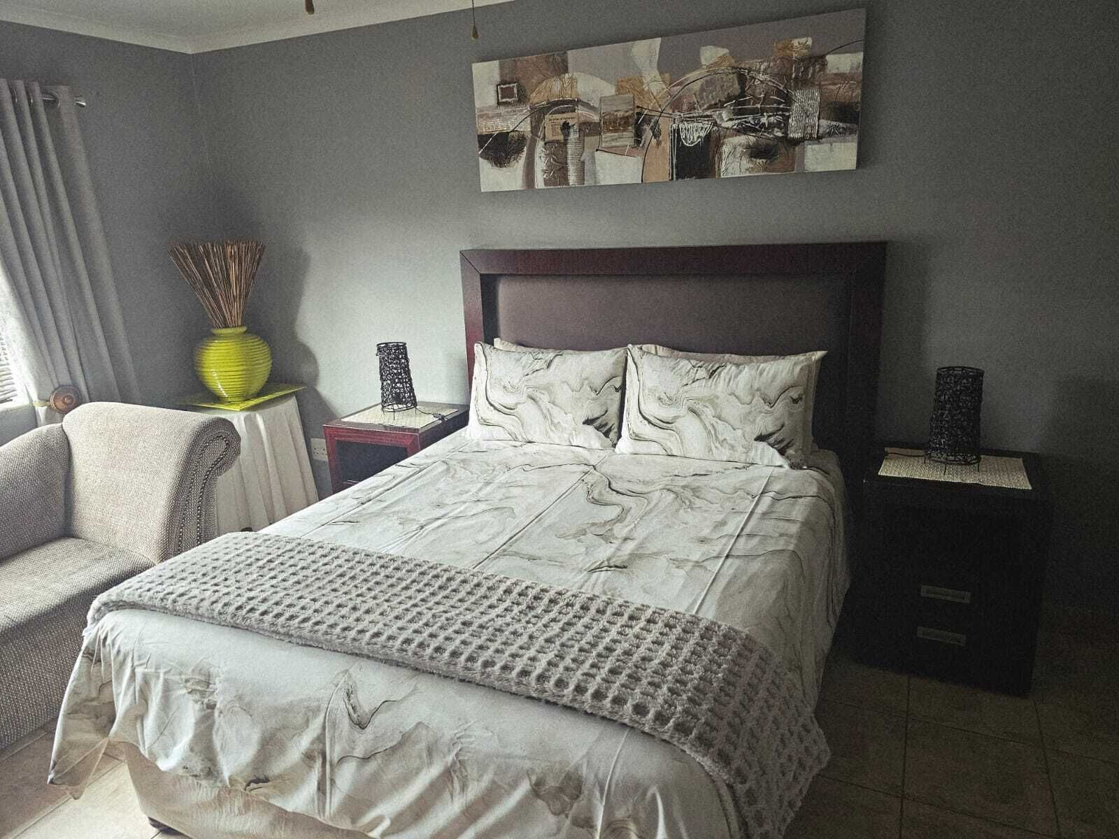 1 habitación, tabla de planchar con plancha, wifi gratis y ropa de cama 