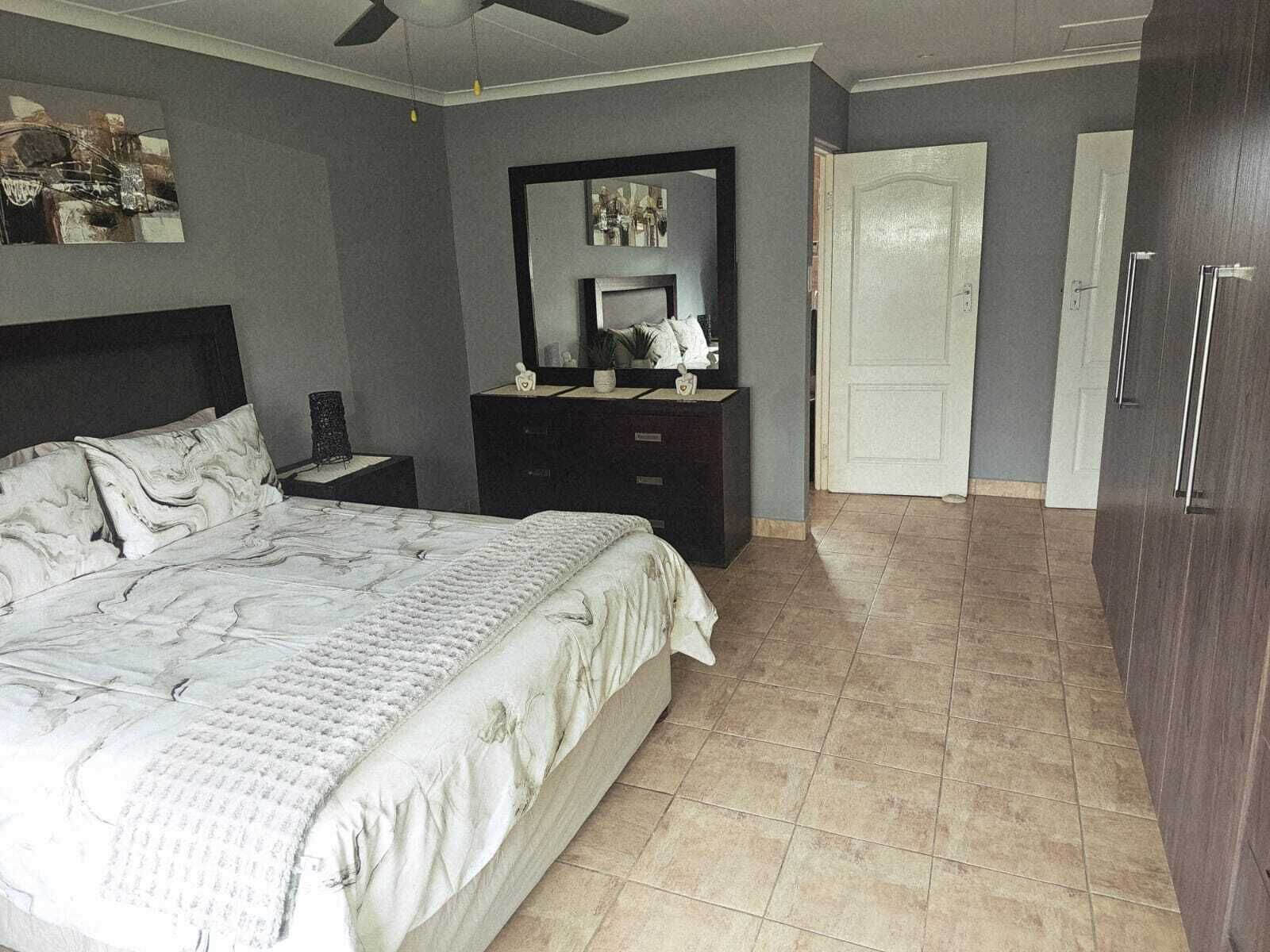 1 chambre, fer et planche à repasser, accès au Wi-Fi (inclus)