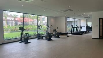 Deluxe Studio Suite, Balcony, Courtyard View | Fitness facility
