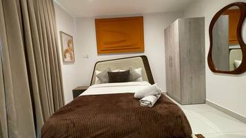 Deluxe Studio Suite, Balcony, Courtyard View | Blackout curtains, iron/ironing board, free WiFi