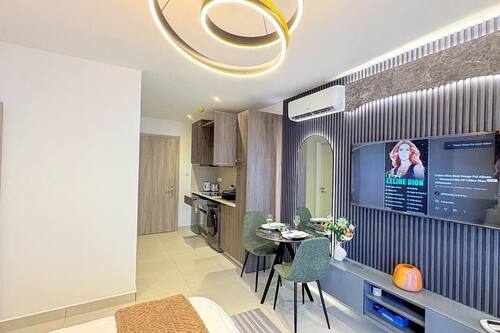 Deluxe-Studiosuite, Balkon, Blick auf den Innenhof | Verdunkelungsvorhänge, Bügeleisen/Bügelbrett, kostenloses WLAN
