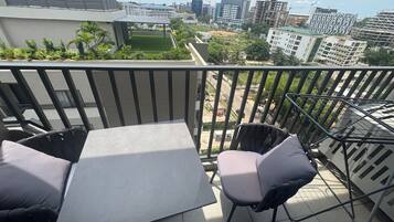 Deluxe Studio Suite, Balcony, Courtyard View | Terrace/patio