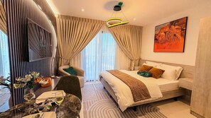 Studio Suite Deluxe, ban công, quang cảnh sân vườn | Màn/rèm cản sáng, bàn ủi/dụng cụ ủi quần áo 