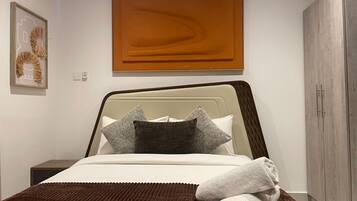Deluxe Studio Suite, Balcony, Courtyard View | Blackout curtains, iron/ironing board, free WiFi