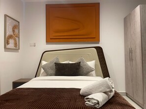 Deluxe Studio Suite, Balcony, Courtyard View | Blackout curtains, iron/ironing board, free WiFi - Bantree Apartment by Cozy (Accra)