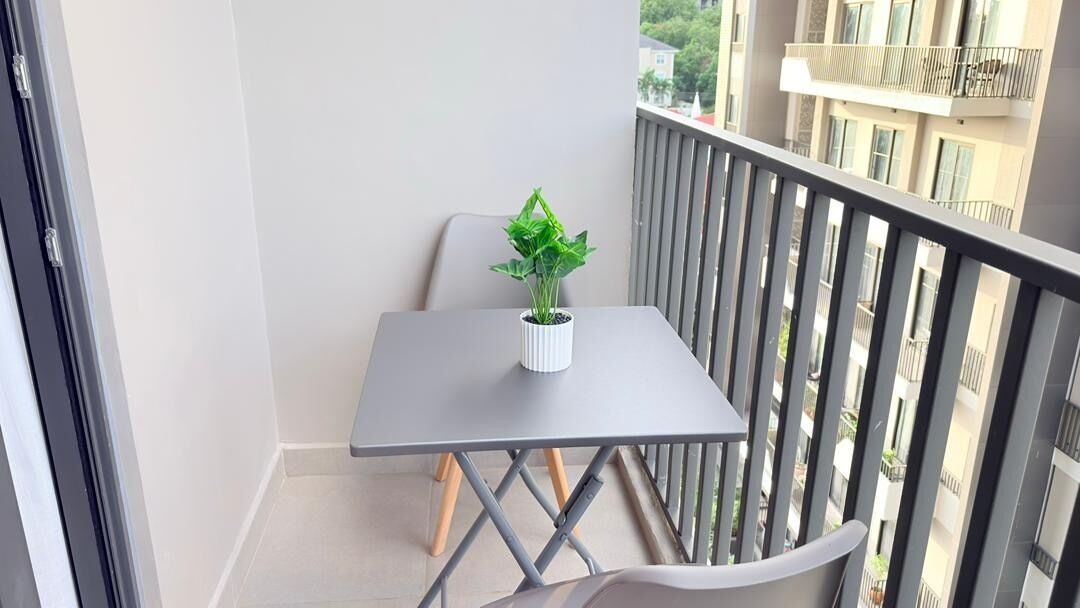 Deluxe-studiosviitti, parveke, näköala pihalle | Terassi/patio