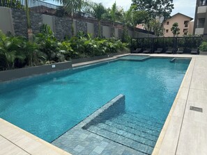 Outdoor pool - Bantree Apartment by Cozy (Accra)