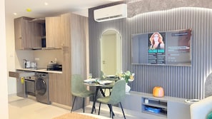 Deluxe Studio Suite, Balcony, Courtyard View | Blackout drapes, iron/ironing board, free WiFi - Bantree Apartment by Cozy (Accra)