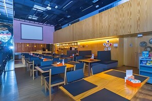 Deluxe Studio | Dining
