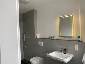 Bathroom - Vrbo Property (Hofheim am Taunus)