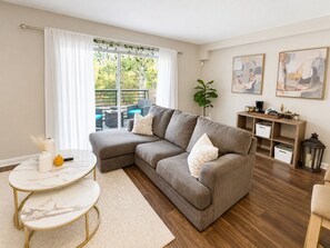 Smart TV - Bright, stylish studio in the heart of Buckhead. (Atlanta)