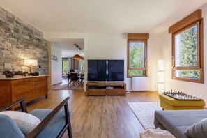 Télévision, chaîne hi-fi