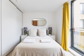 Free WiFi, bed sheets - Stylish 3-Bed Apartment in South Kensington (Greater London)