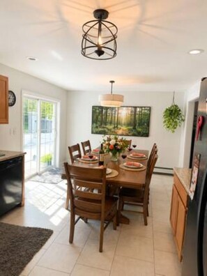 Dining - Wooded Acadia Retreat Near Bar Harbor & Beaches (Mount Desert)
