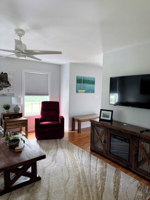 Smart TV, fireplace, books - Wooded Acadia Retreat Near Bar Harbor & Beaches (Mount Desert)