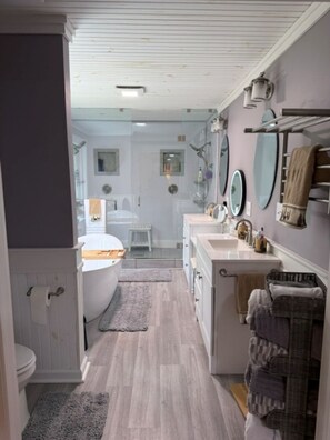 Shower, hair dryer, towels, soap - Wooded Acadia Retreat Near Bar Harbor & Beaches (Mount Desert)