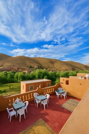 Single Room | Outdoor dining - Auberge La Belle Vue Dades (Boumalne)