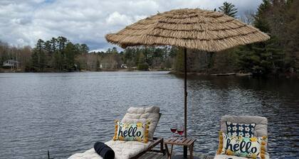 Private lakefront retreat in Muskoka w/firepit, hot tub, private dock, kayaks