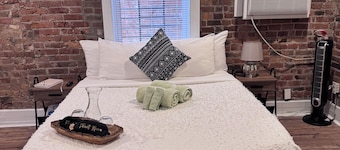 Jungle House Studio Suites – Short North & Convention Center