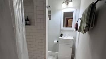 Douche, articles de toilette écologiques, sèche-cheveux