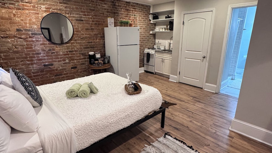Jungle House Studio Suites – Short North & Convention Center