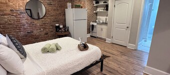 Jungle House Studio Suites – Short North & Convention Center