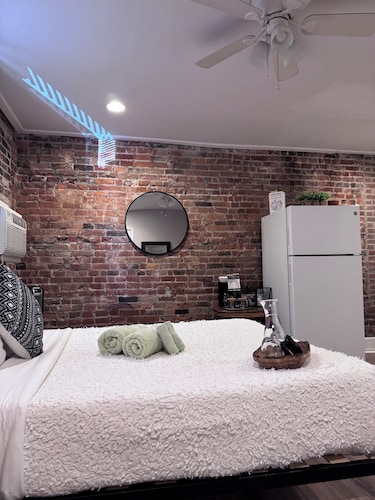 Jungle House Studio Suites – Short North & Convention Center