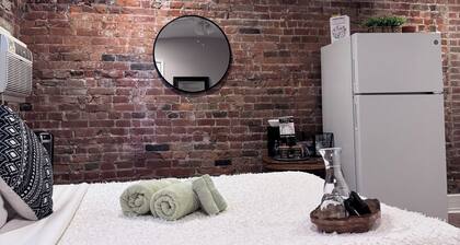 Jungle House Studio Suites – Short North & Convention Center