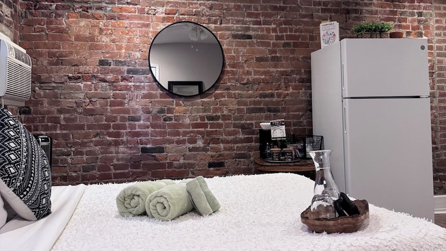 Jungle House Studio Suites – Short North & Convention Center