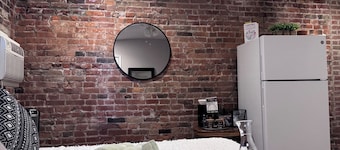 Jungle House Studio Suites – Short North & Convention Center
