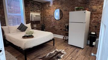 Premium bedding, in-room safe, individually decorated, laptop workspace