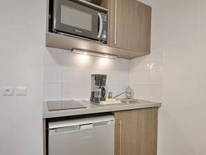 Apartment | Private kitchen - Comfortable Studio for 2 by the Marne (Nogent-sur-Marne)