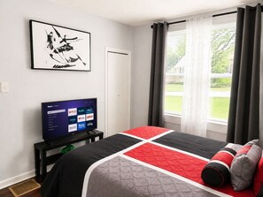 Iron/ironing board, WiFi - World Cup Ready | Stylish KC 3BR Near Arrowhead (Kansas City)