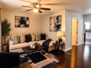 TV - World Cup Ready | Stylish KC 3BR Near Arrowhead (Kansas City)
