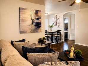 TV - World Cup Ready | Stylish KC 3BR Near Arrowhead (Kansas City)