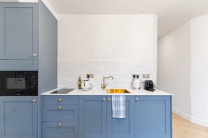 Apartment | 2 bedrooms - 2 Boutique Apts Parisian Gold Bath BHM (Birmingham)