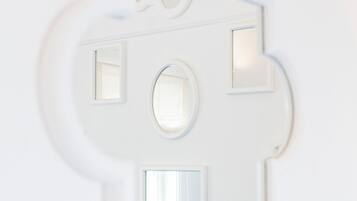 Deluxe Double Room, Sea View | Minibar, in-room safe, desk, soundproofing
