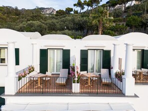 Deluxe Double Room, Sea View | Outdoor dining - AMIRA RSEORT (Anacapri)