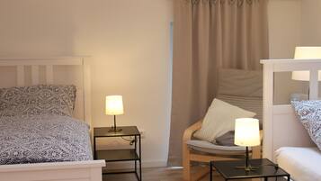 2 Schlafzimmer, Zimmersafe, Schreibtisch, Bügeleisen/Bügelbrett
