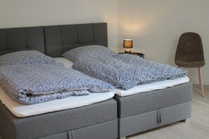 2 bedrooms, in-room safe, desk, iron/ironing board