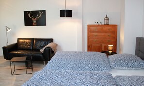 2 bedrooms, in-room safe, desk, iron/ironing board