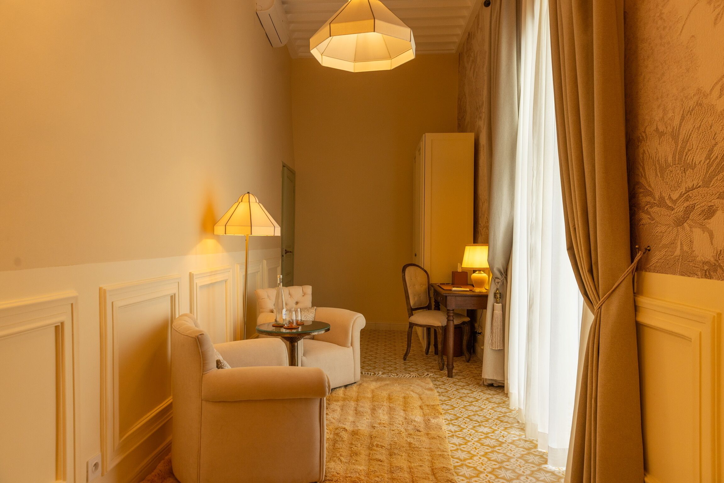 Deluxe Double Room | Living area