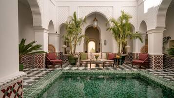 Indoor pool, 2 outdoor pools