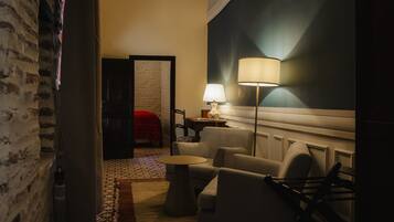 Deluxe Double Room | In-room safe, desk, blackout drapes, iron/ironing board