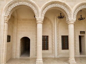 Courtyard - Gazi Palace Otel (Mardin)